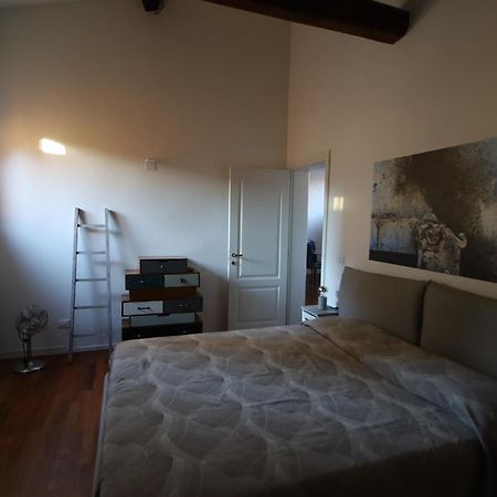 Charme Appartamento Immerso Tra Le Mura Bolognesi Buitenkant foto