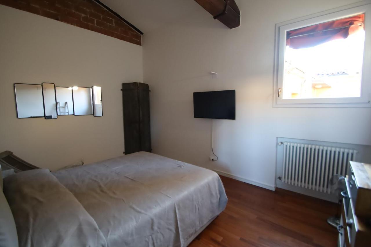 Charme Appartamento Immerso Tra Le Mura Bolognesi Buitenkant foto